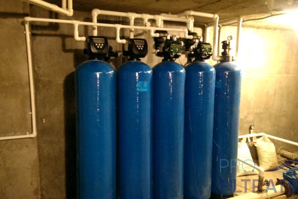 Commercial multi tank water softener system for continuous operation in large facilities