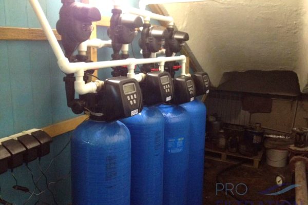 Commercial water filtration system with catalytic carbon media for industrial applications