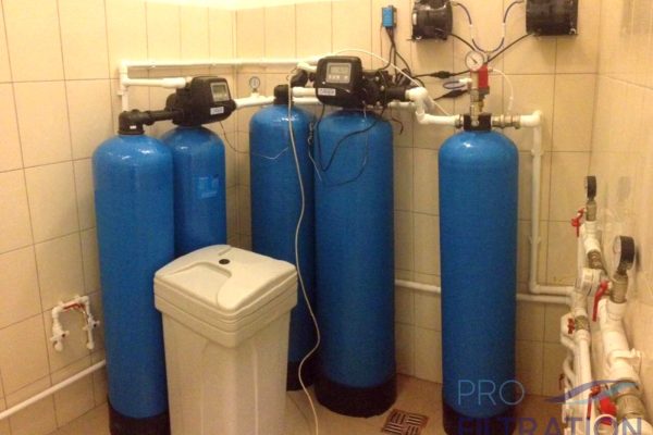 Commercial multi tank water softener system for continuous operation in large facilities